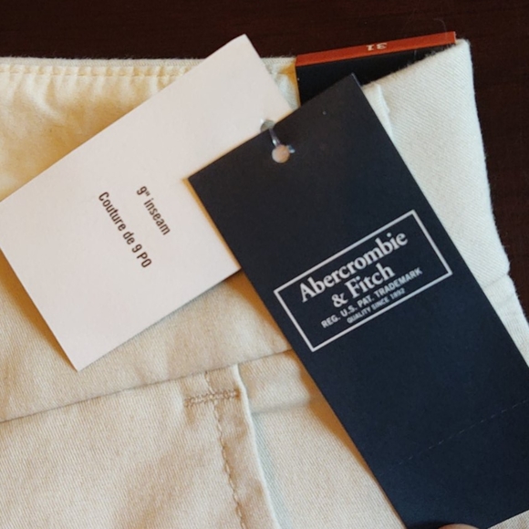 Abercrombie size 31 cream colored stretch shorts - Picture 4 of 4